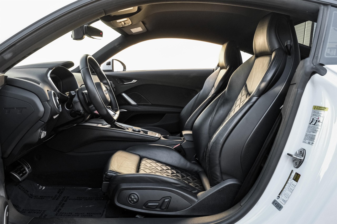 Audi TT Vehicle Main Gallery Image 04