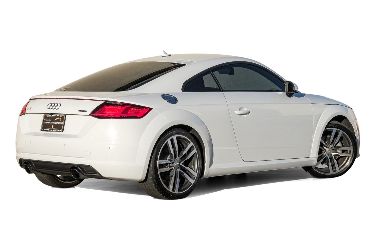 Audi TT Vehicle Main Gallery Image 08