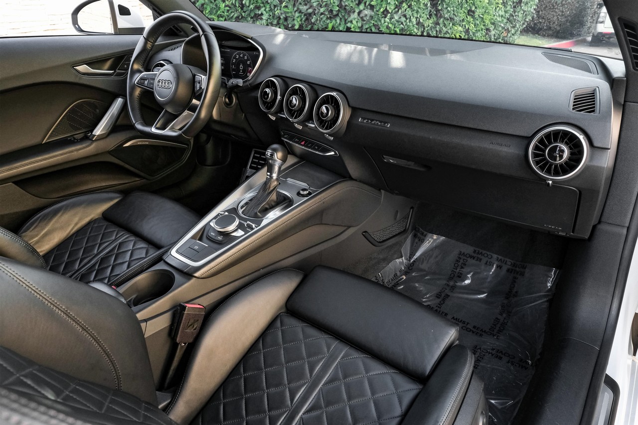 Audi TT Vehicle Main Gallery Image 12