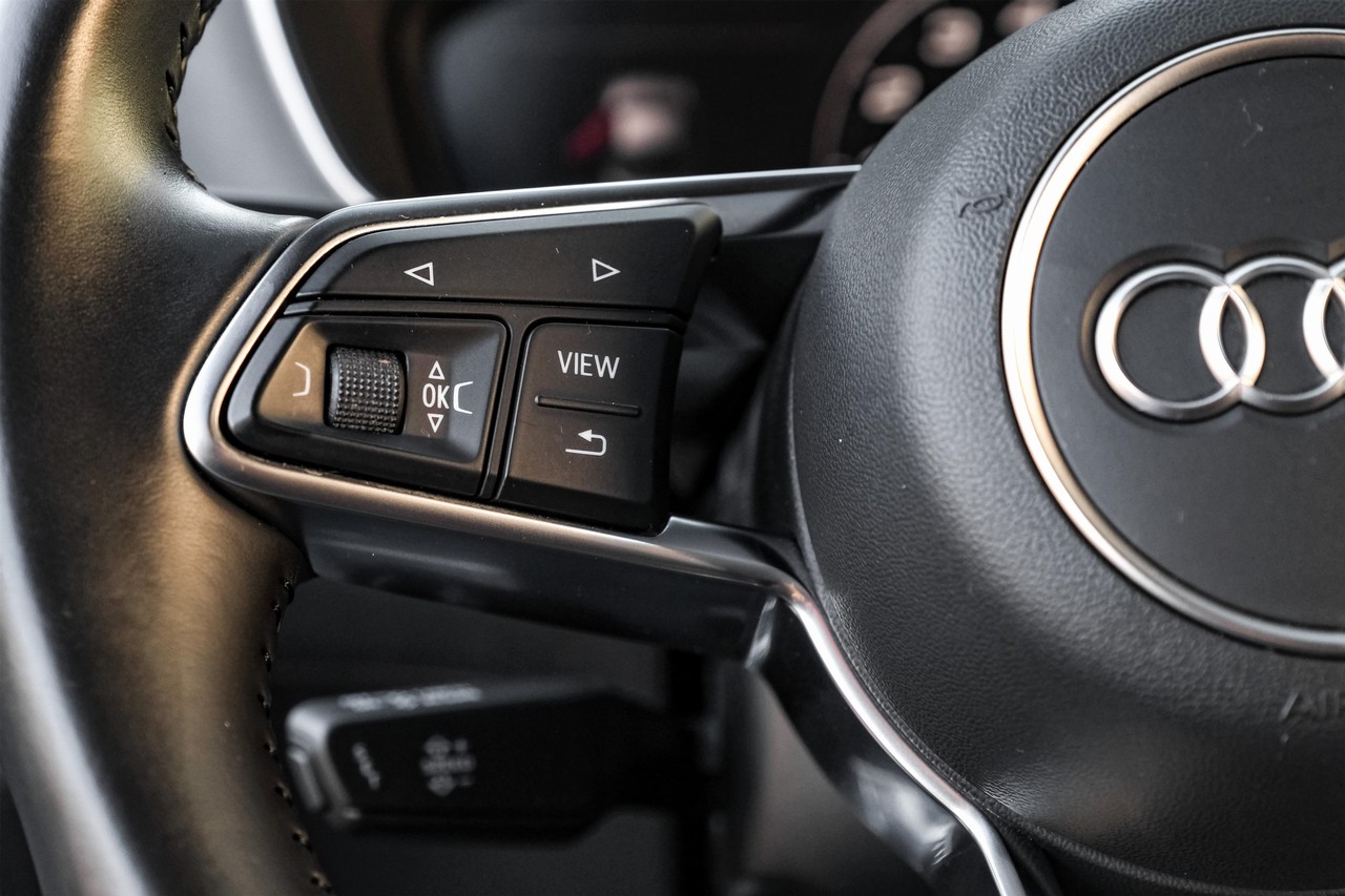 Audi TT Vehicle Main Gallery Image 15