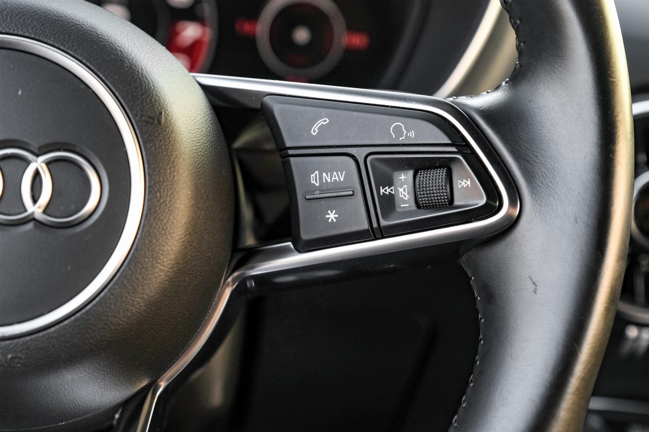 Audi TT Vehicle Main Gallery Image 16