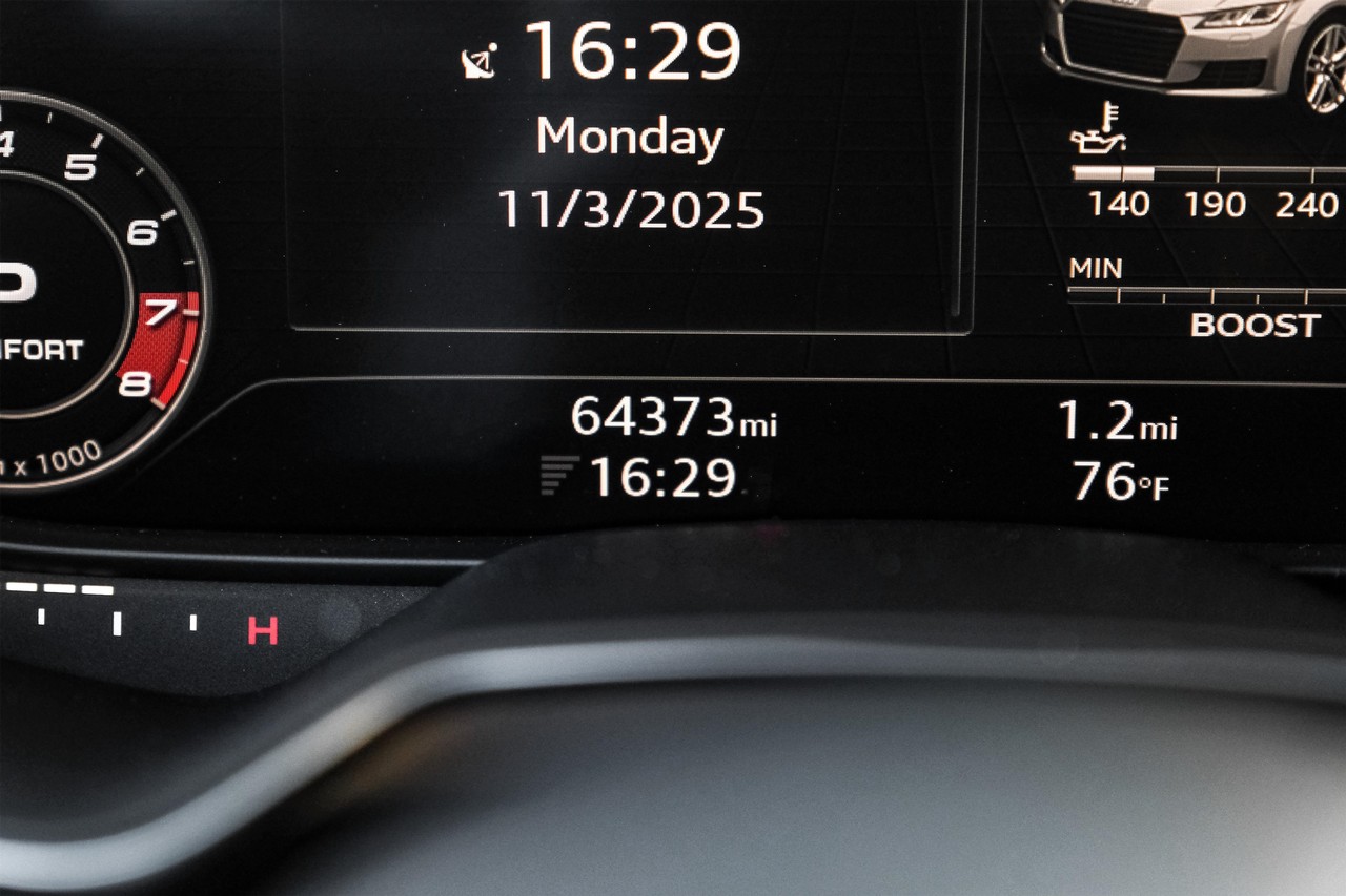 Audi TT Vehicle Main Gallery Image 18