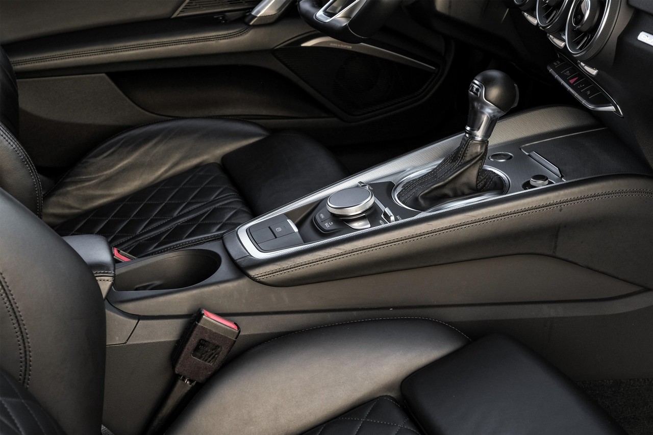 Audi TT Vehicle Main Gallery Image 22