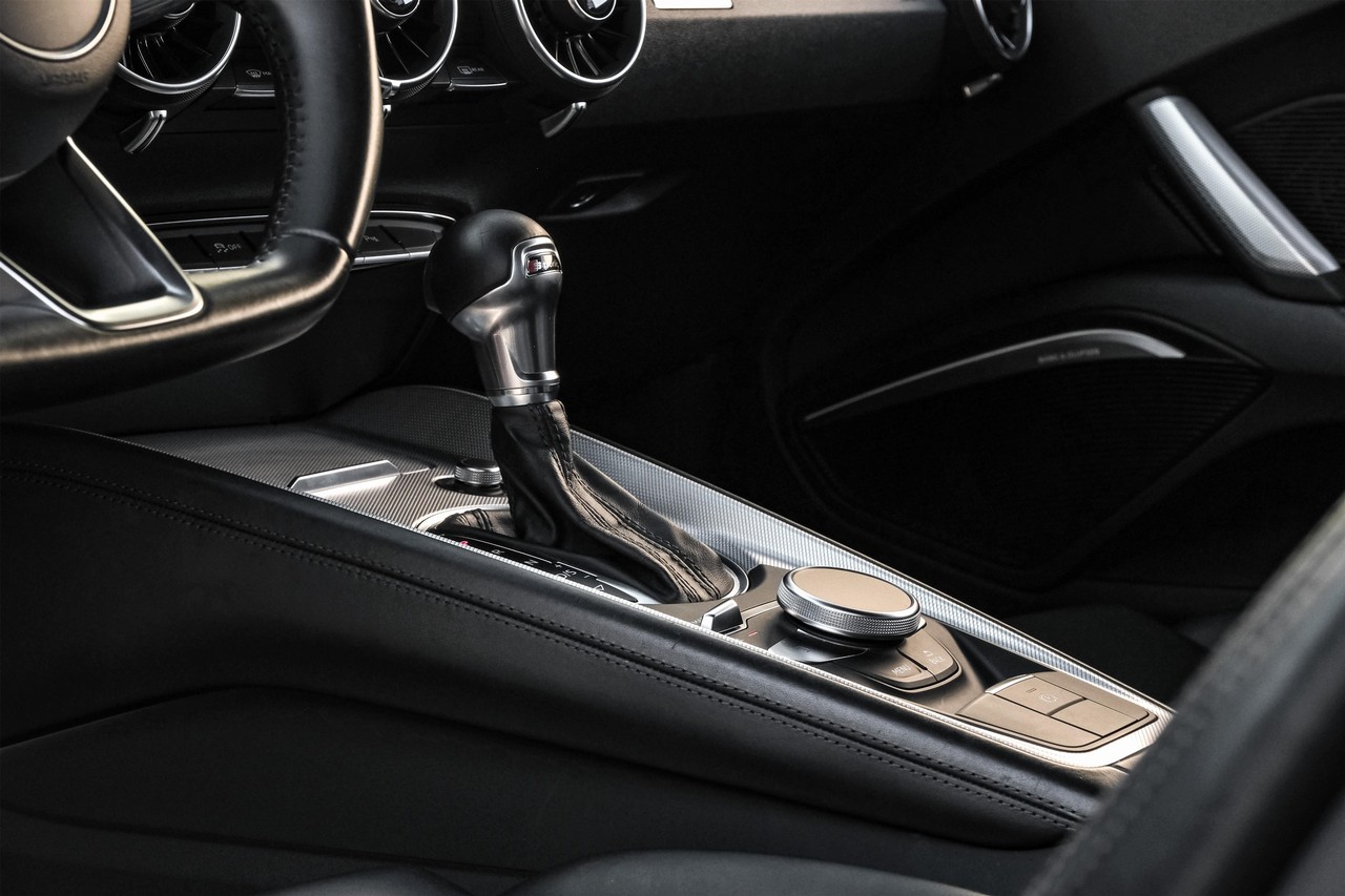 Audi TT Vehicle Main Gallery Image 23