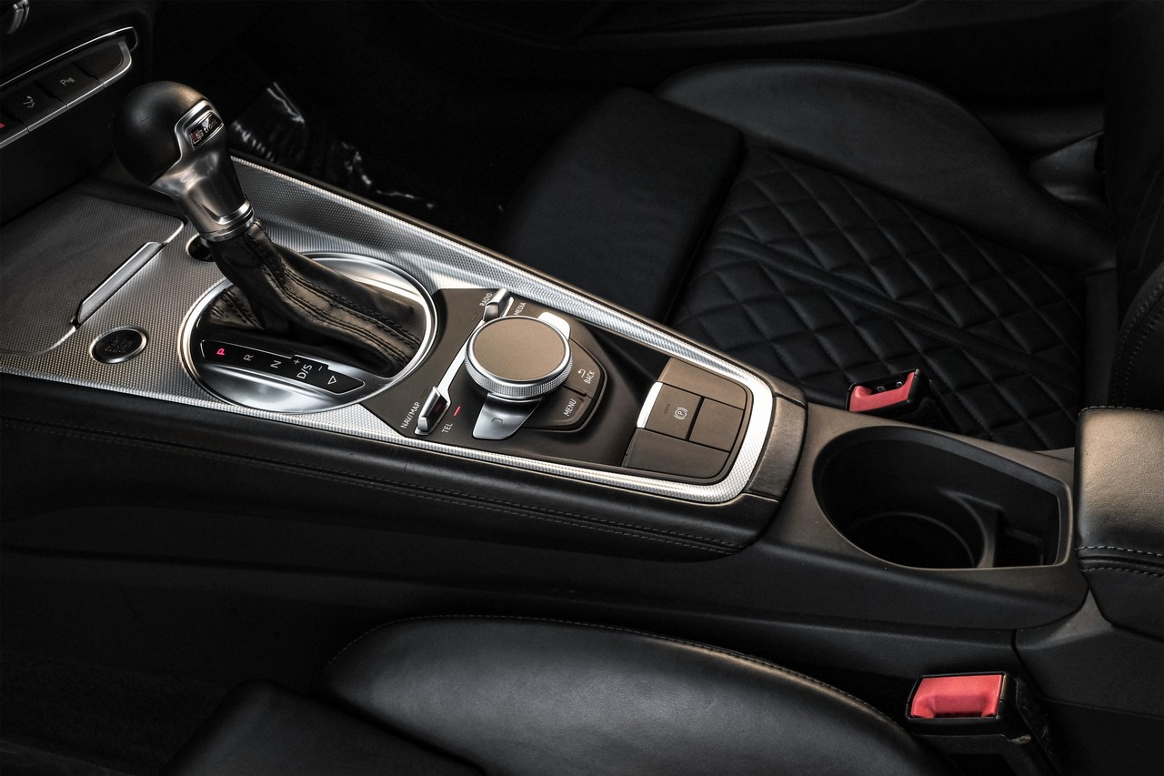 Audi TT Vehicle Main Gallery Image 24