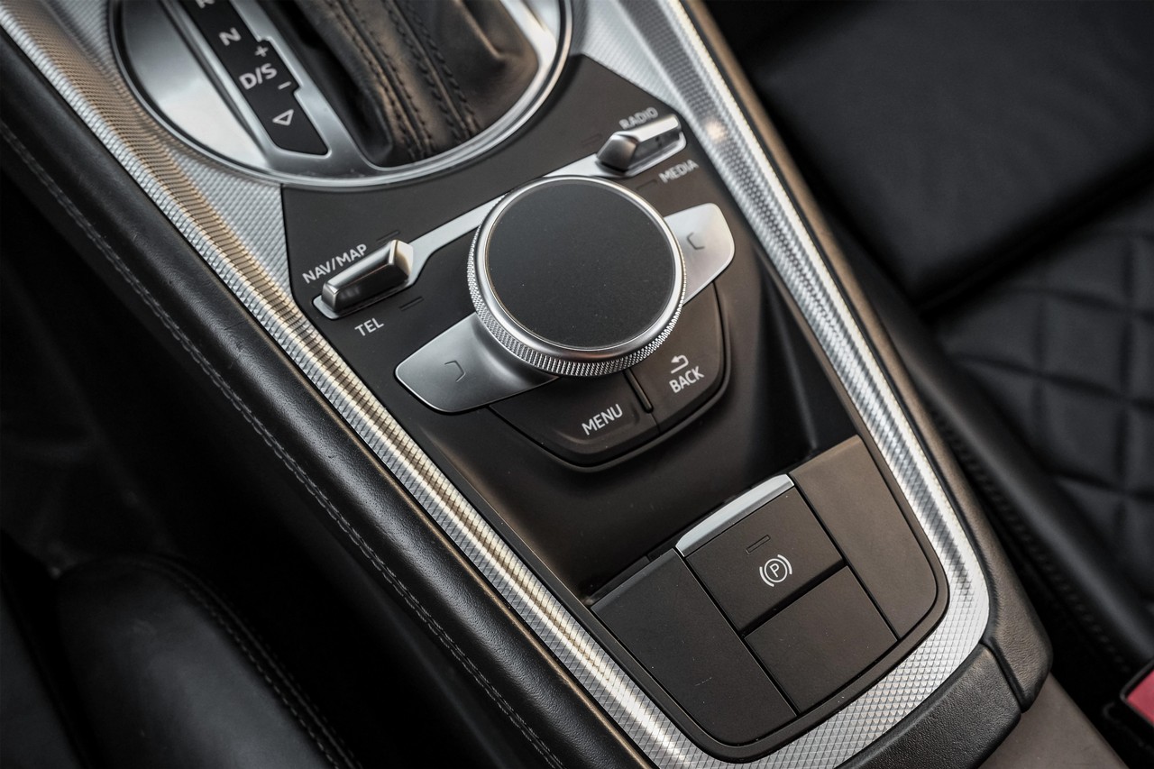 Audi TT Vehicle Main Gallery Image 25