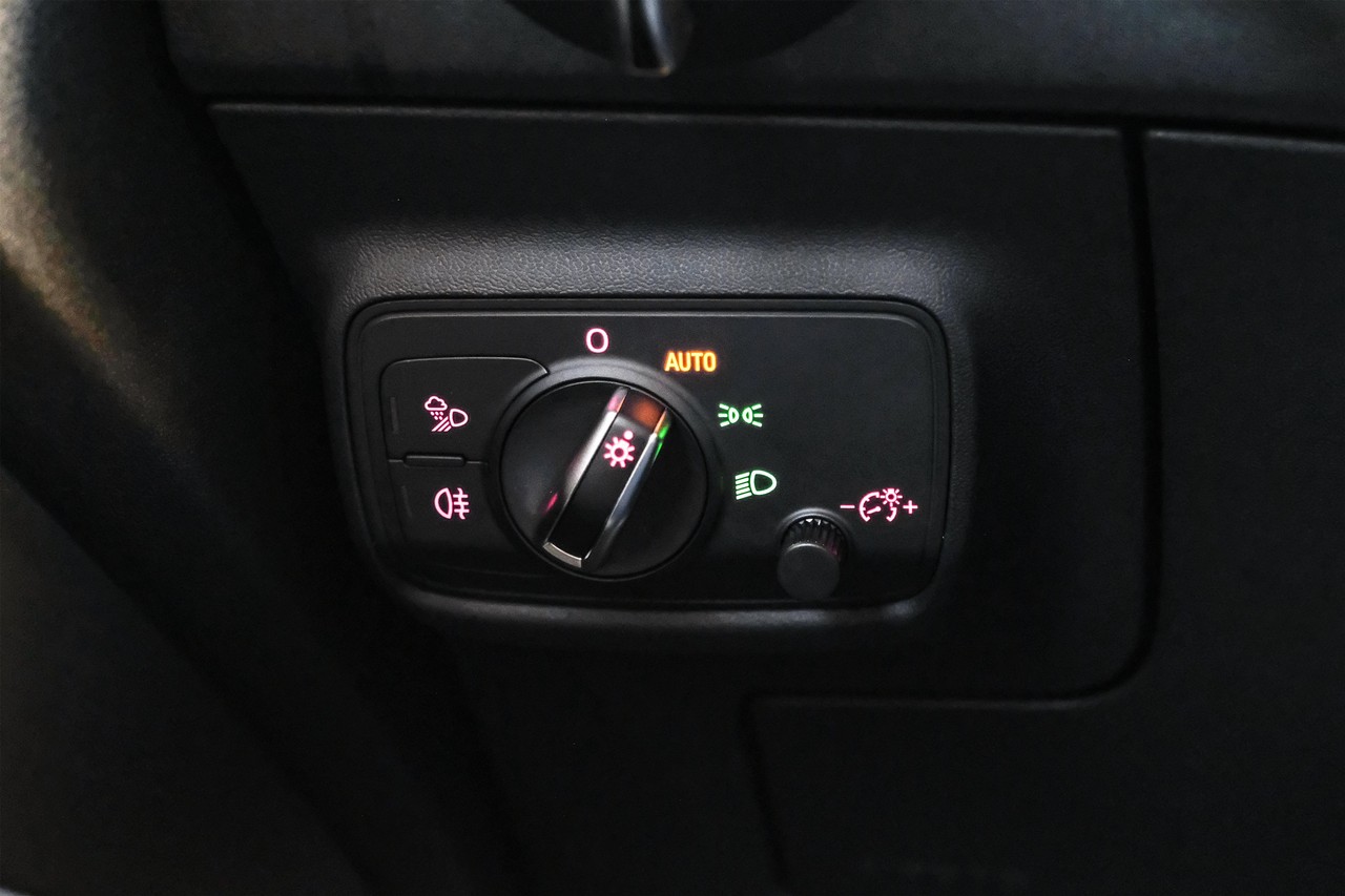 Audi TT Vehicle Main Gallery Image 27