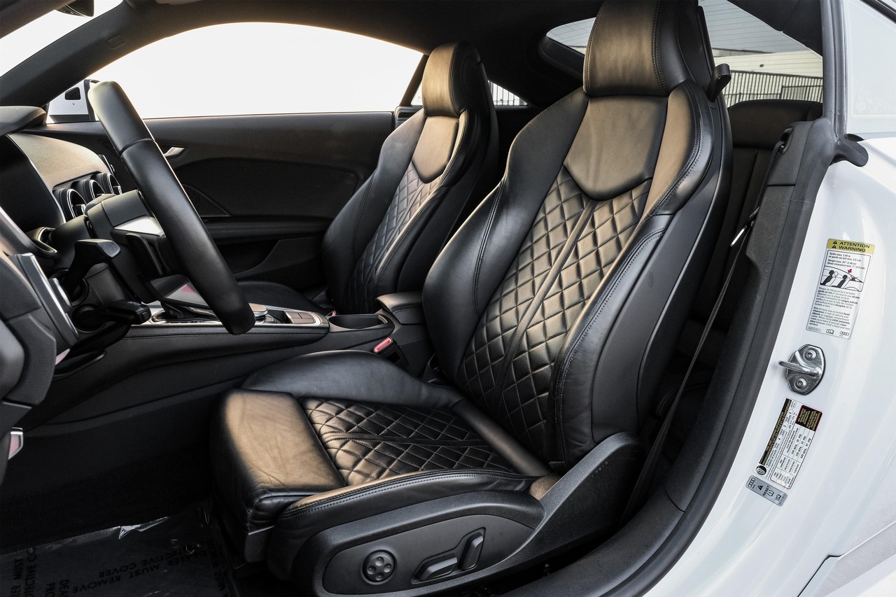 Audi TT Vehicle Main Gallery Image 31