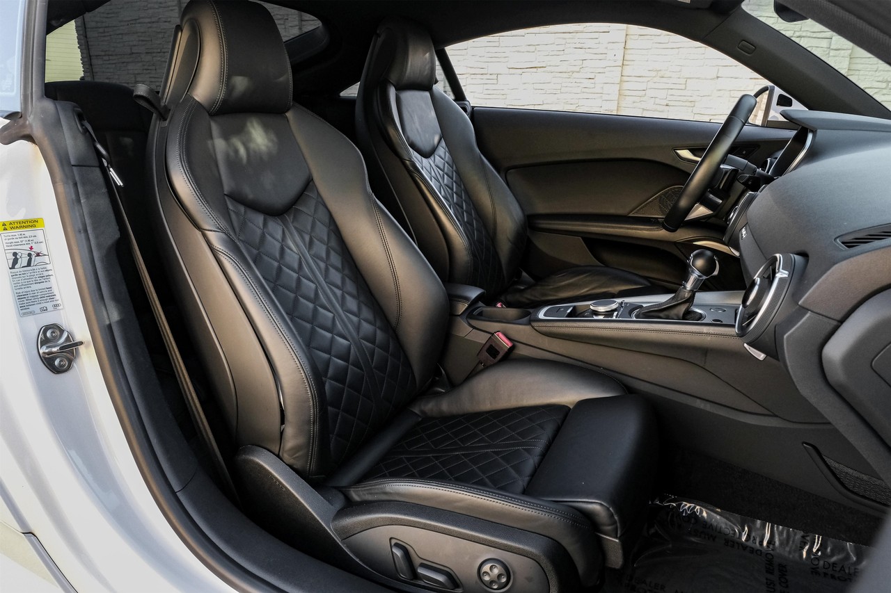 Audi TT Vehicle Main Gallery Image 35