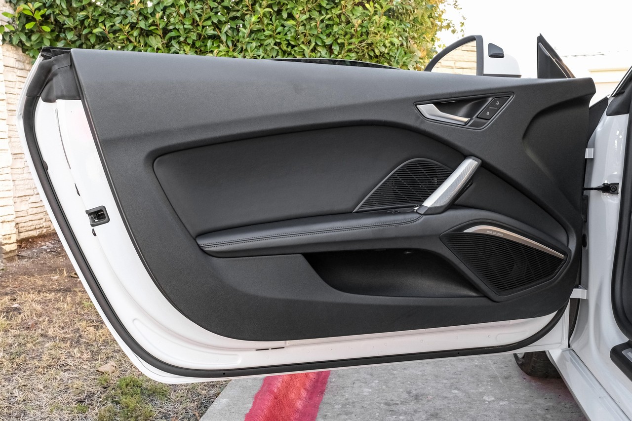 Audi TT Vehicle Main Gallery Image 40