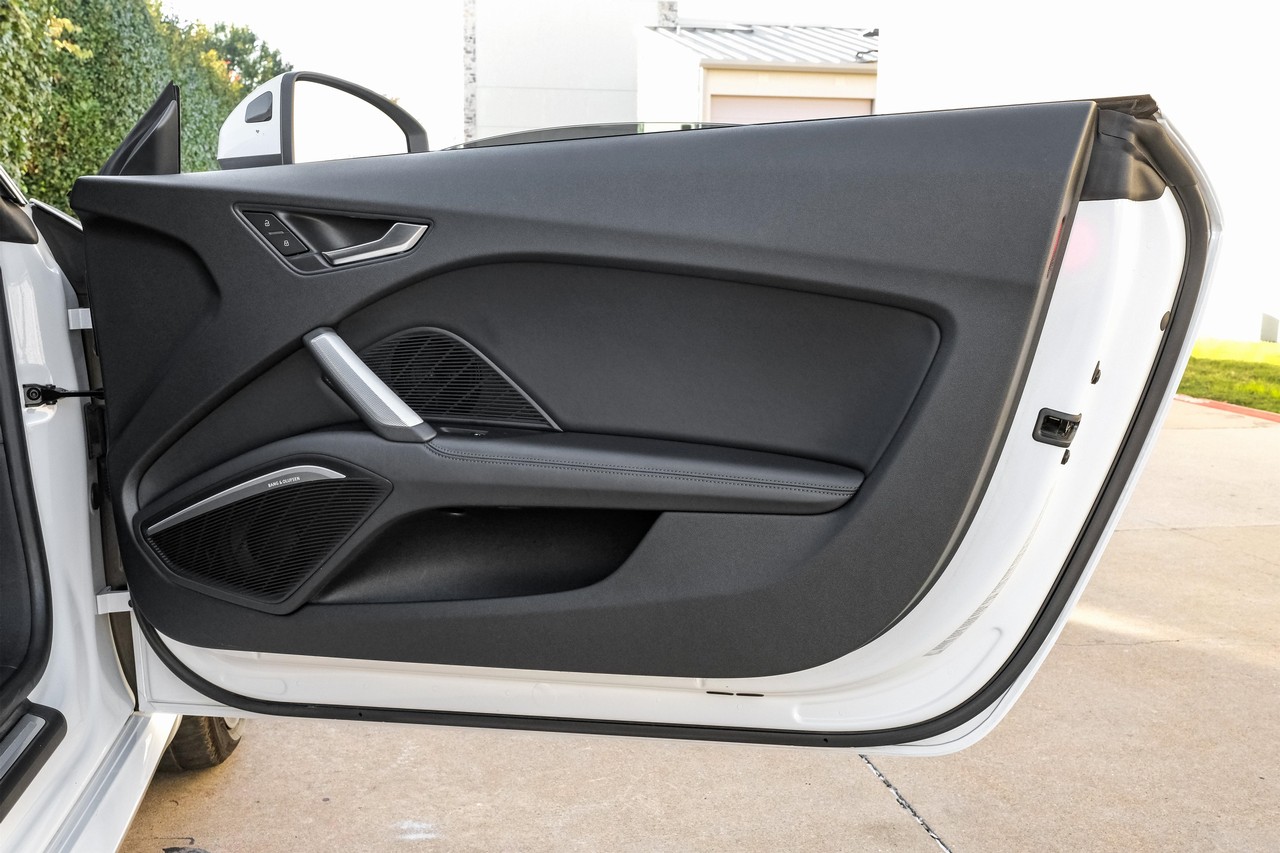 Audi TT Vehicle Main Gallery Image 42