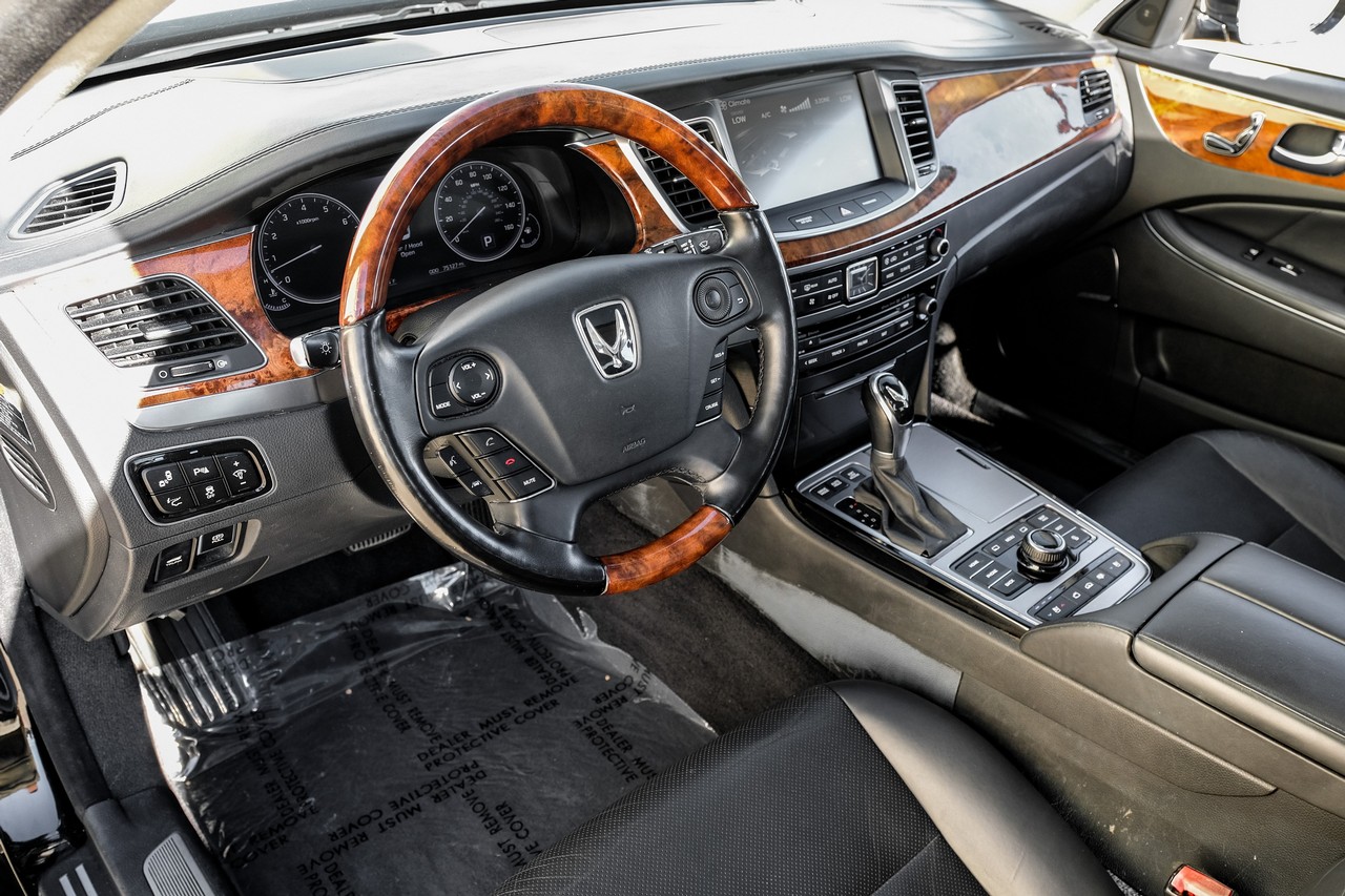 Hyundai Equus Vehicle Main Gallery Image 03