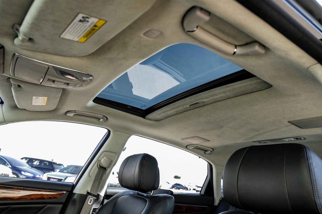 Hyundai Equus Vehicle Main Gallery Image 05