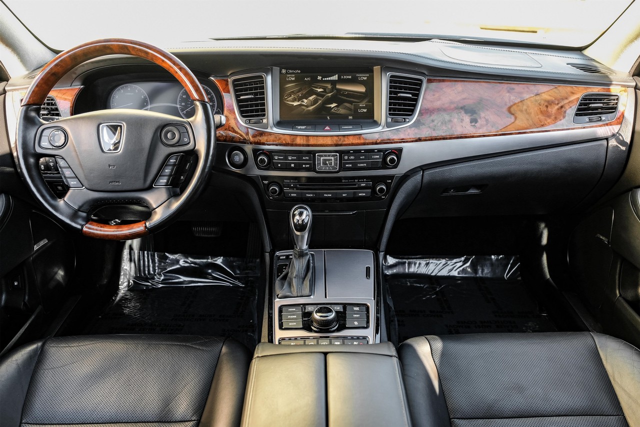 Hyundai Equus Vehicle Main Gallery Image 15