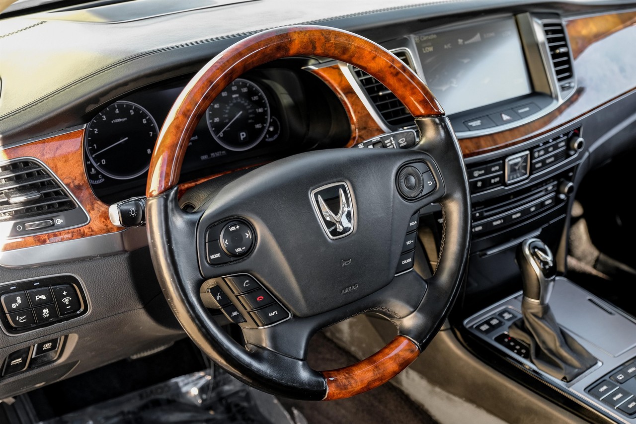 Hyundai Equus Vehicle Main Gallery Image 16