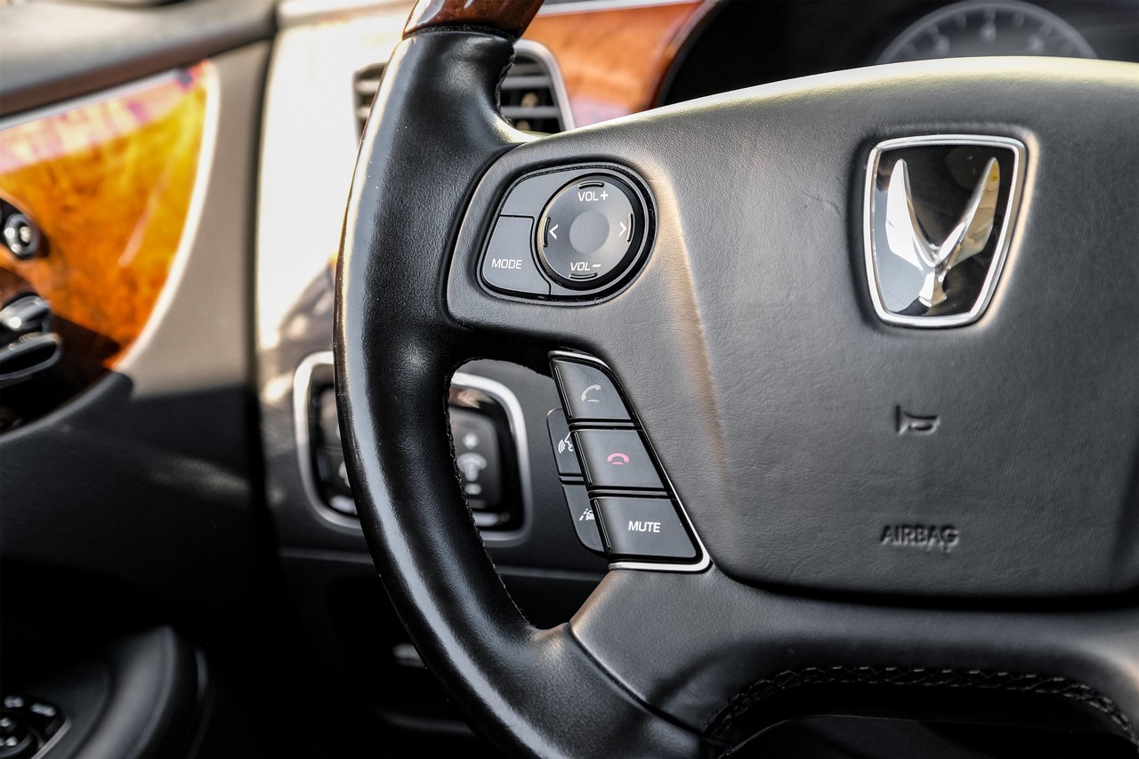 Hyundai Equus Vehicle Main Gallery Image 18