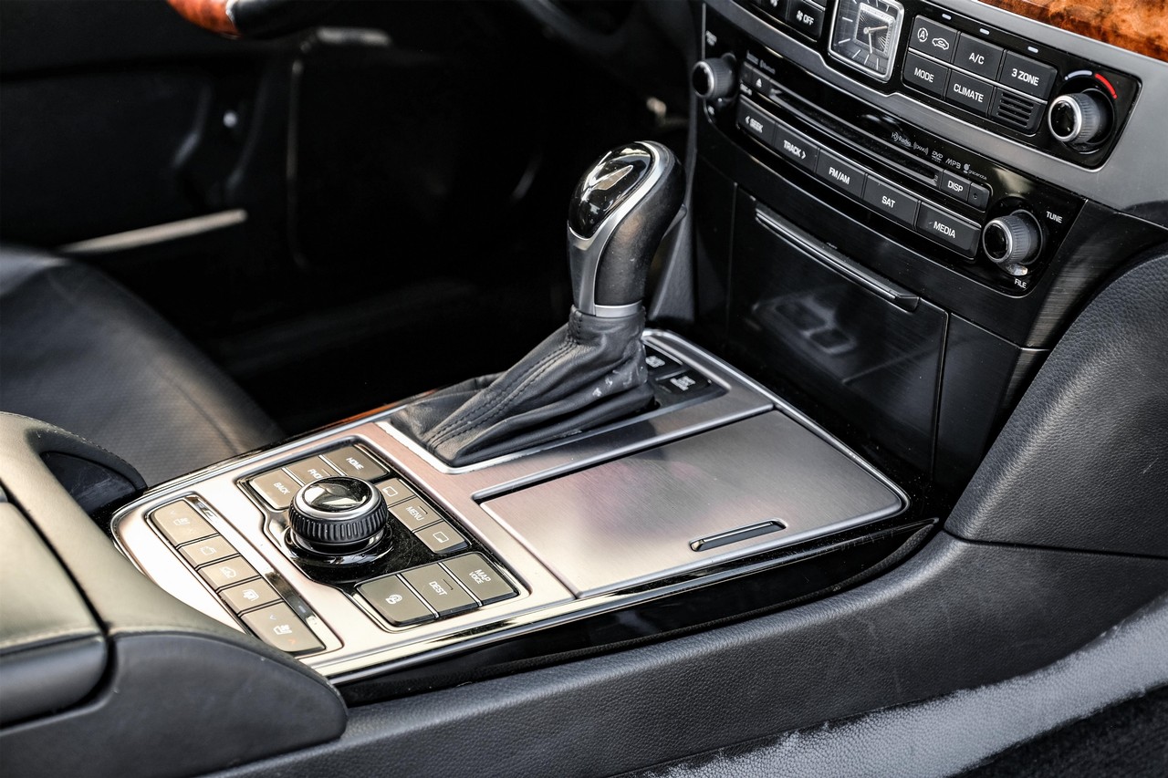 Hyundai Equus Vehicle Main Gallery Image 24