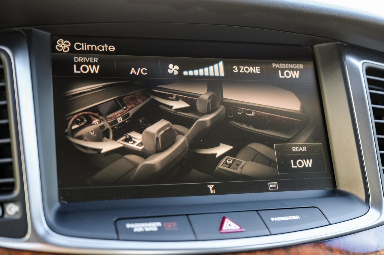 Hyundai Equus Vehicle Main Gallery Image 29