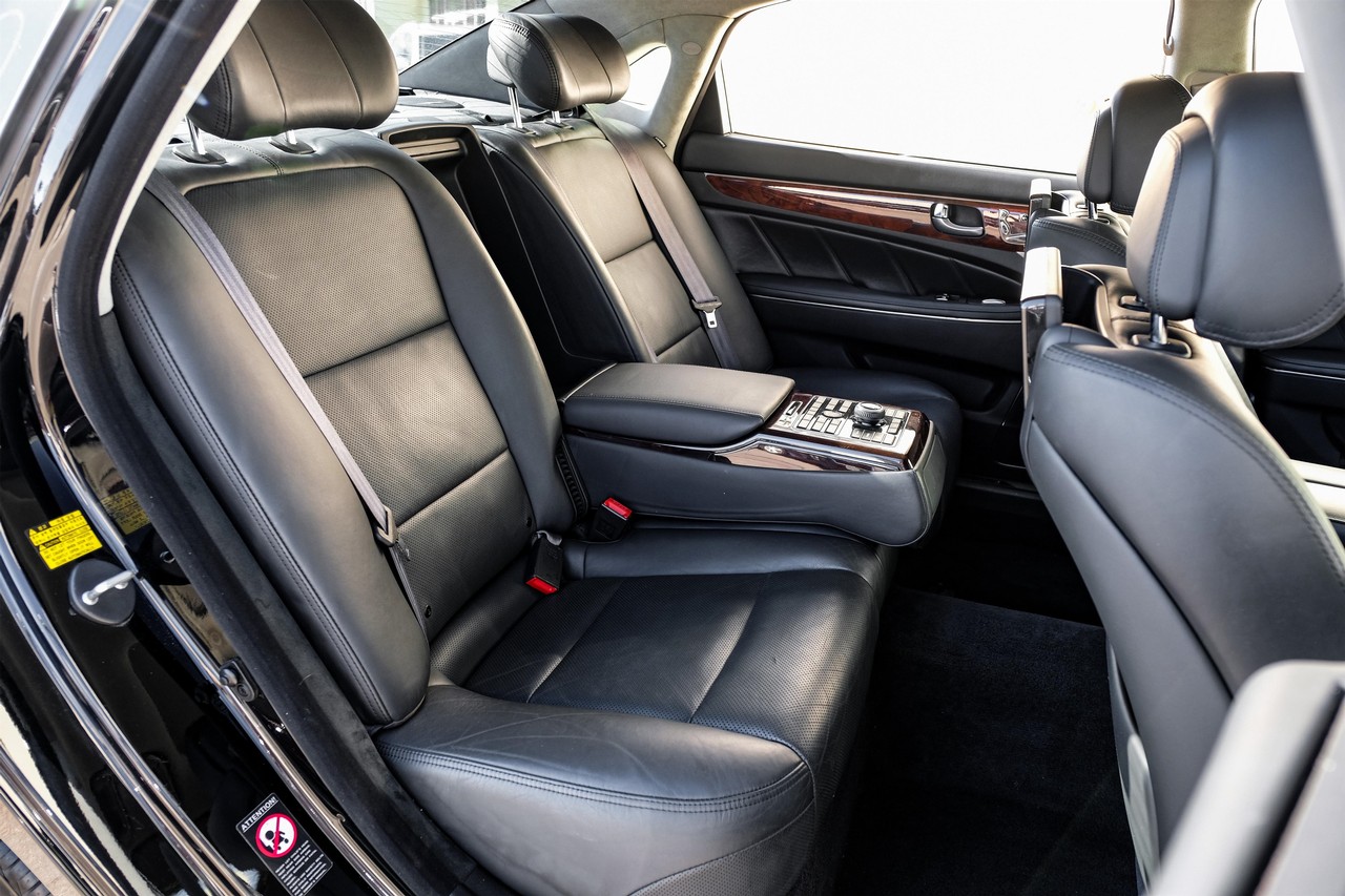 Hyundai Equus Vehicle Main Gallery Image 35