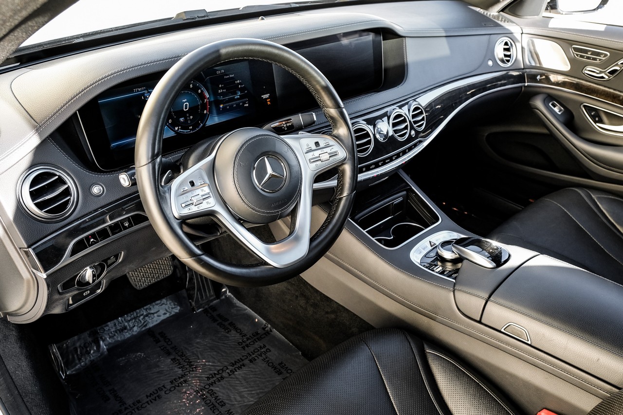 Mercedes-Benz S-Class Vehicle Main Gallery Image 03