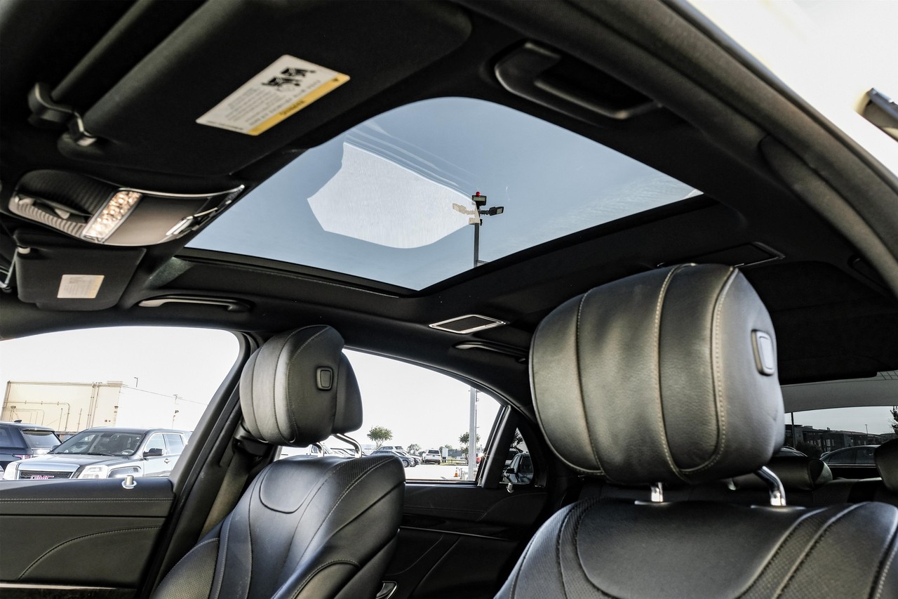 Mercedes-Benz S-Class Vehicle Main Gallery Image 05