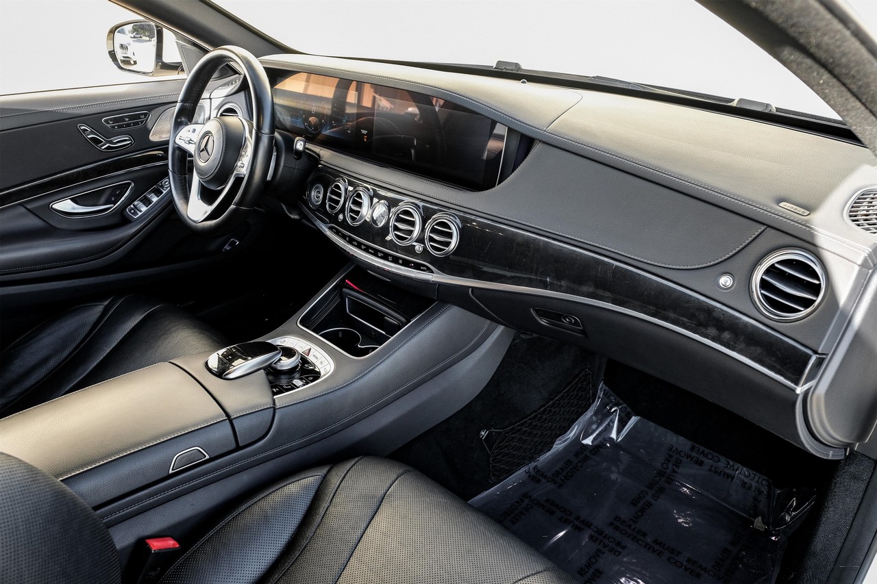 Mercedes-Benz S-Class Vehicle Main Gallery Image 13