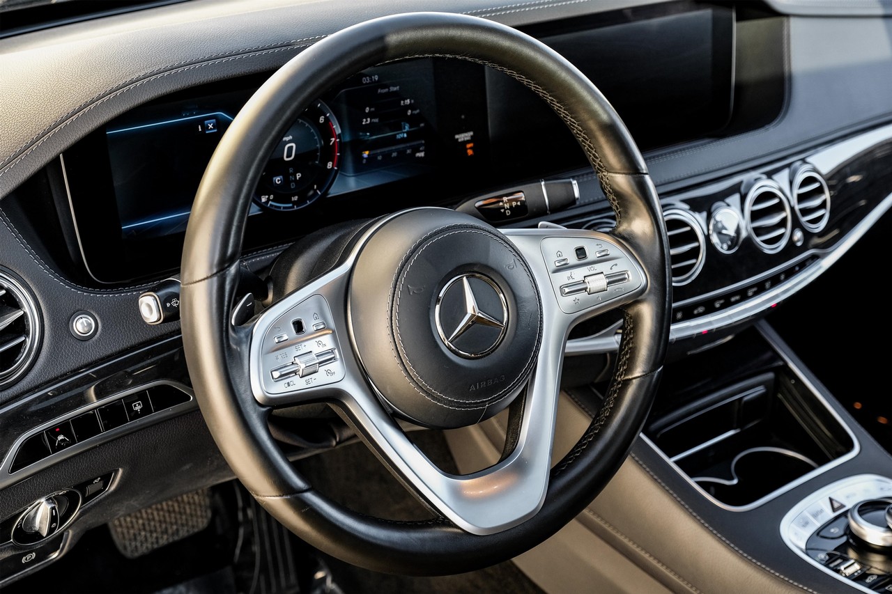 Mercedes-Benz S-Class Vehicle Main Gallery Image 16