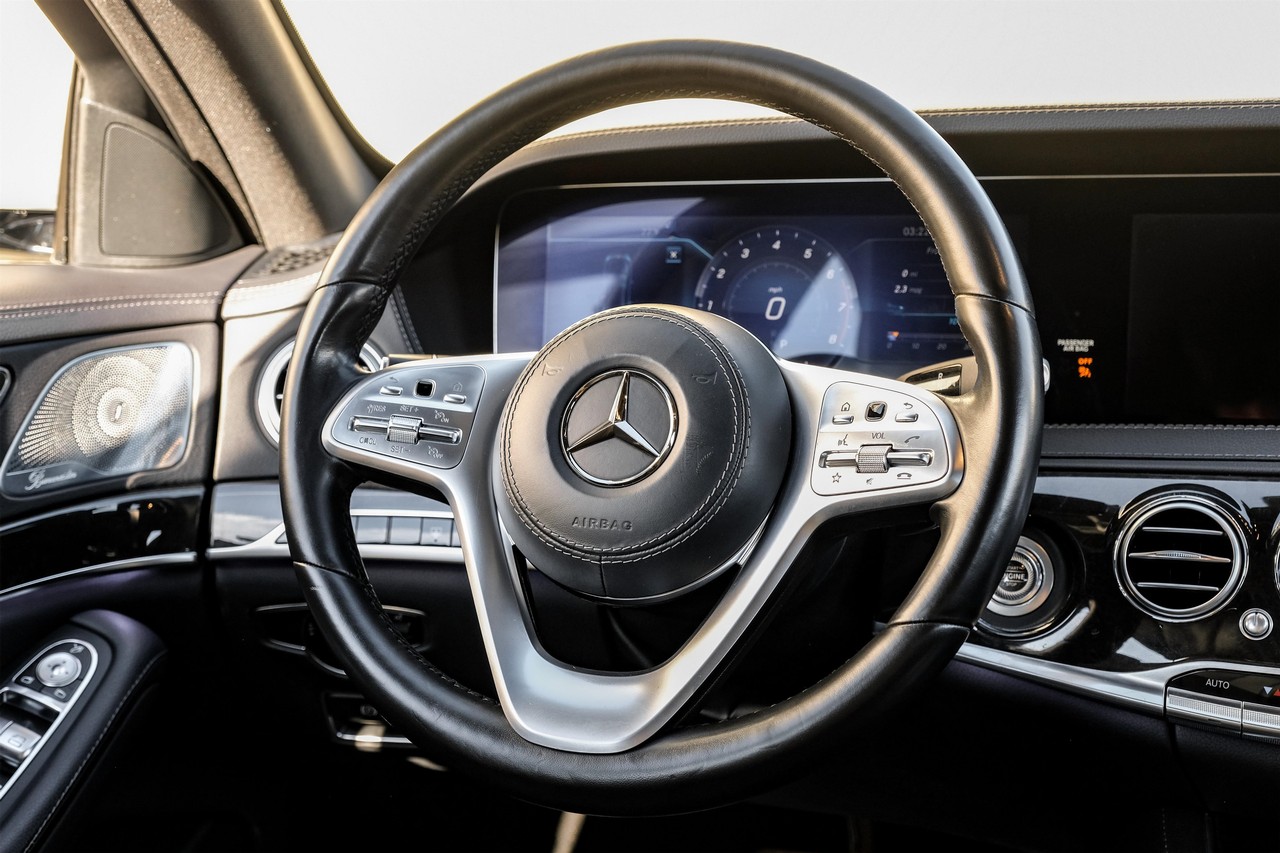Mercedes-Benz S-Class Vehicle Main Gallery Image 17
