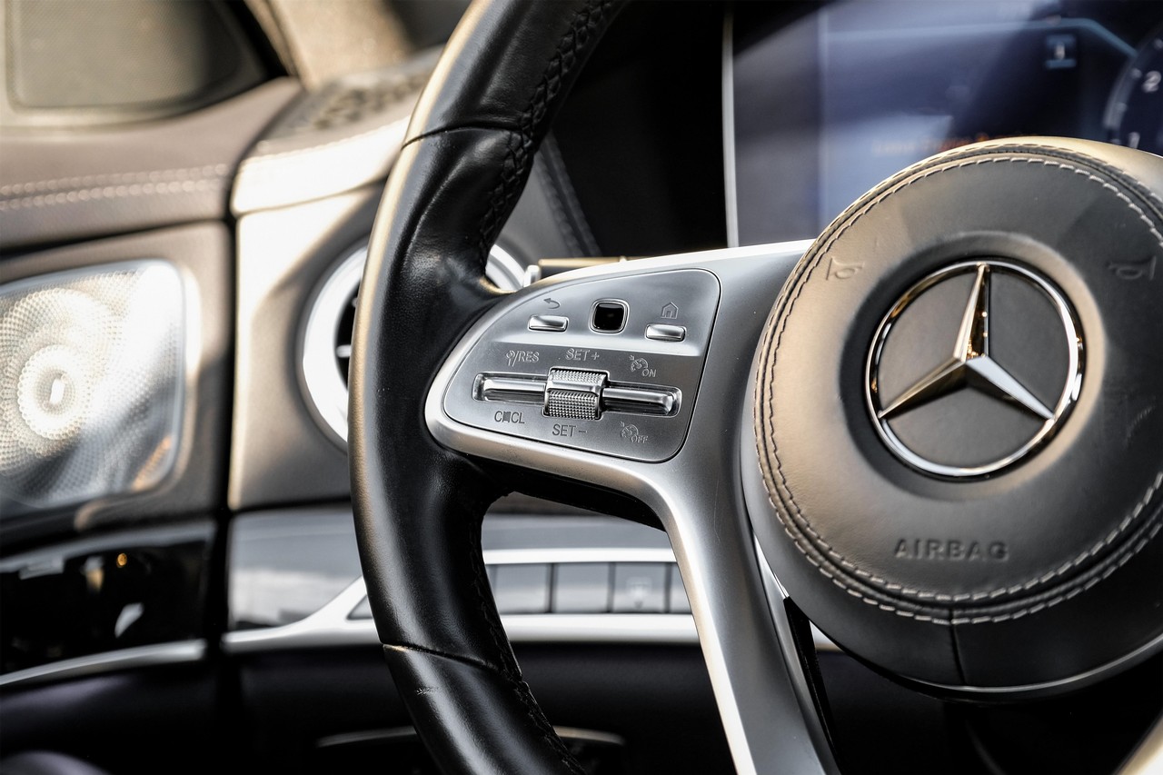 Mercedes-Benz S-Class Vehicle Main Gallery Image 18