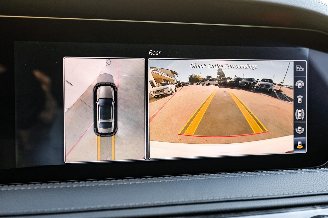 Mercedes-Benz S-Class Vehicle Main Gallery Image 23