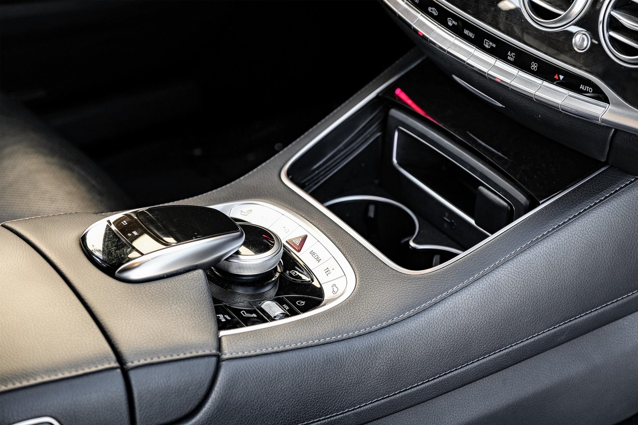 Mercedes-Benz S-Class Vehicle Main Gallery Image 24