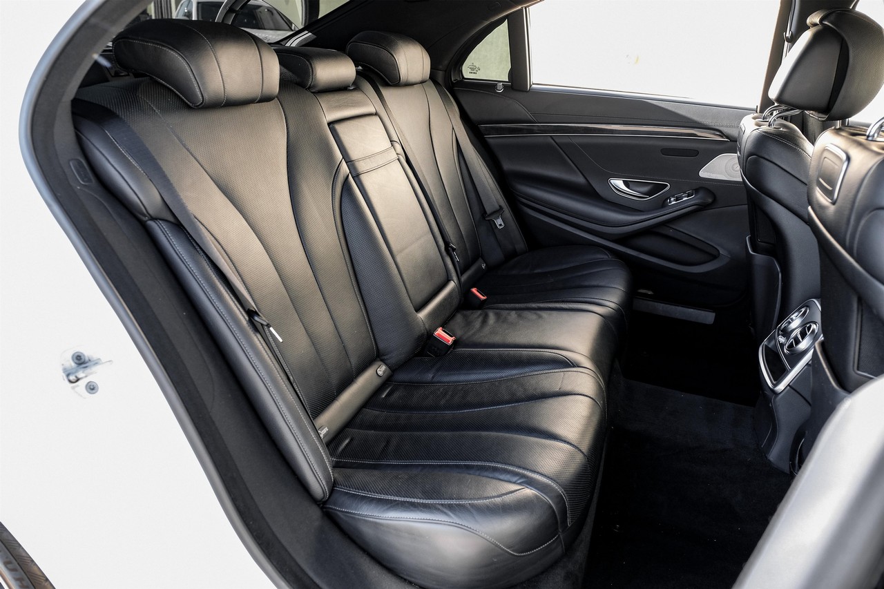 Mercedes-Benz S-Class Vehicle Main Gallery Image 35