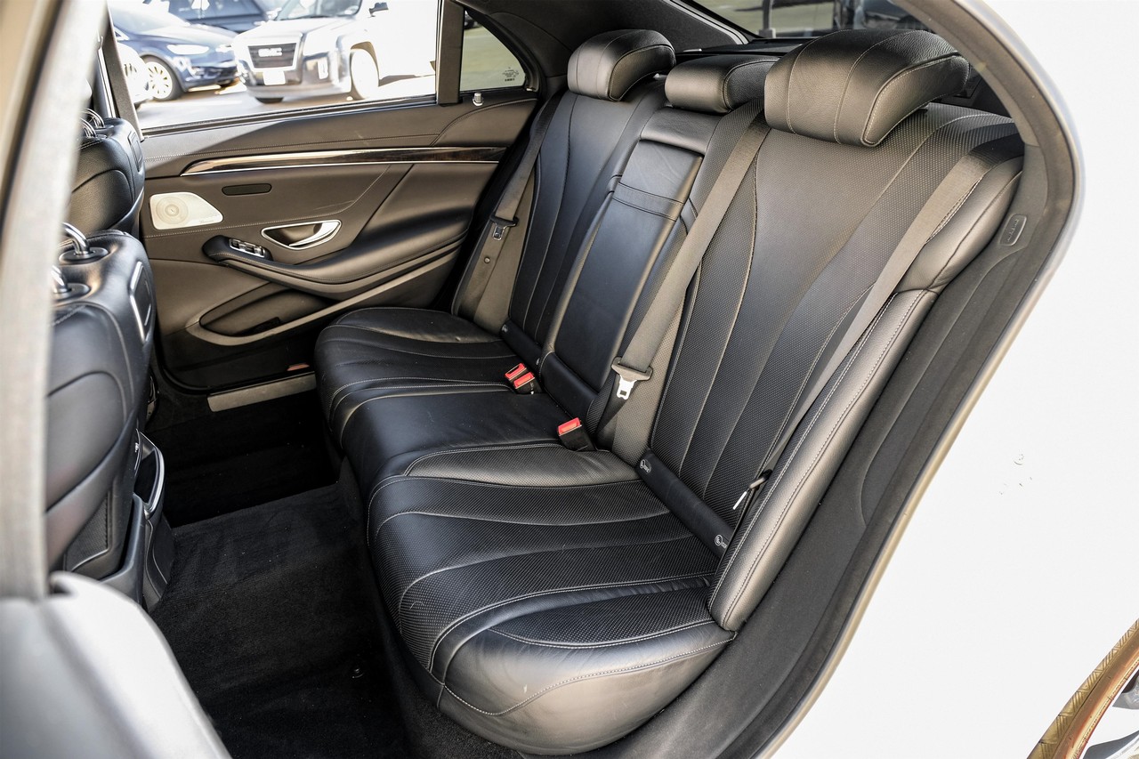 Mercedes-Benz S-Class Vehicle Main Gallery Image 38