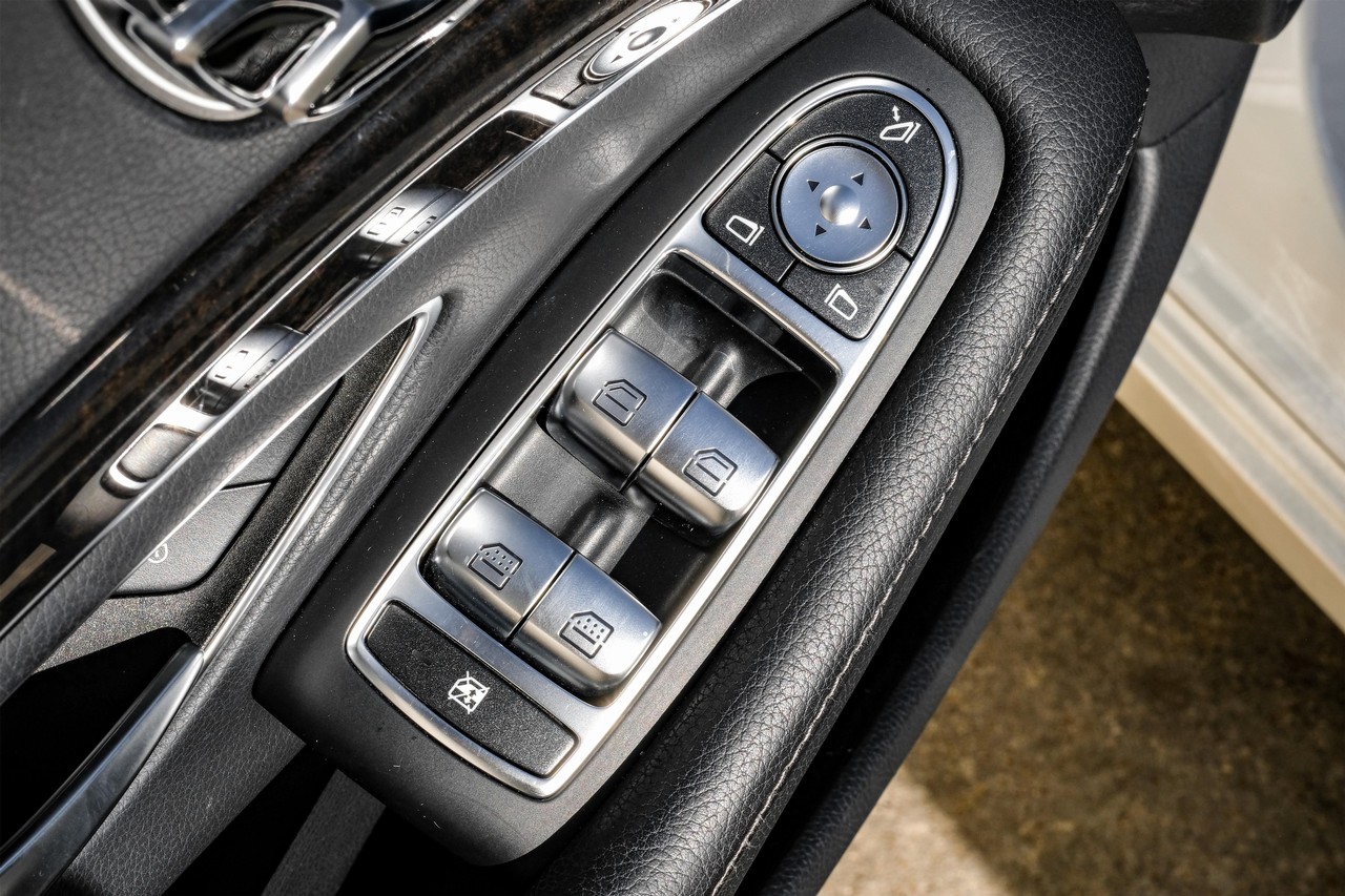 Mercedes-Benz S-Class Vehicle Main Gallery Image 42