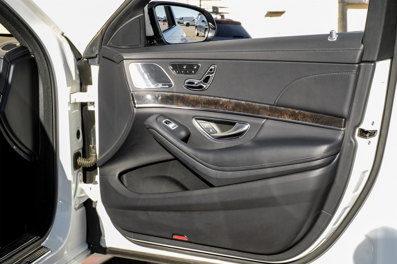 Mercedes-Benz S-Class Vehicle Main Gallery Image 43