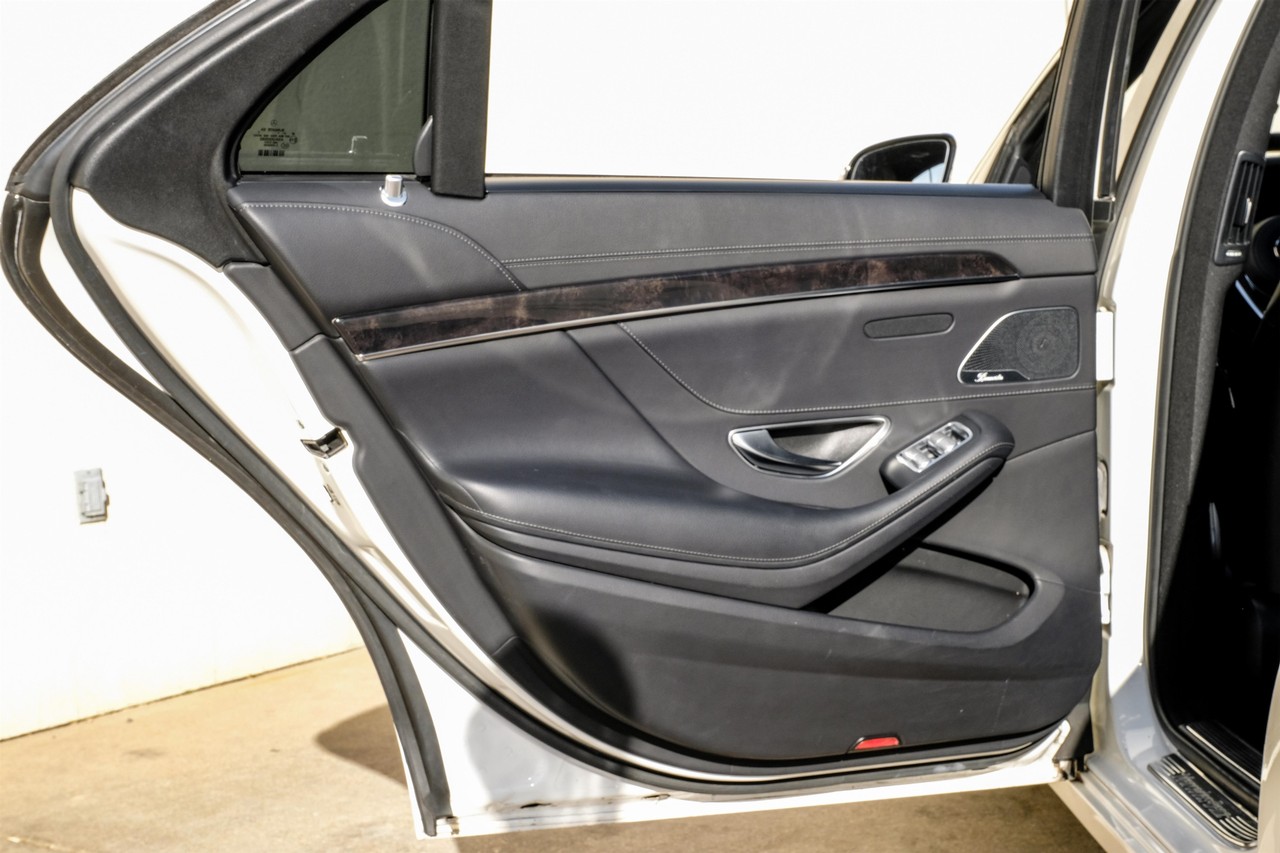 Mercedes-Benz S-Class Vehicle Main Gallery Image 44