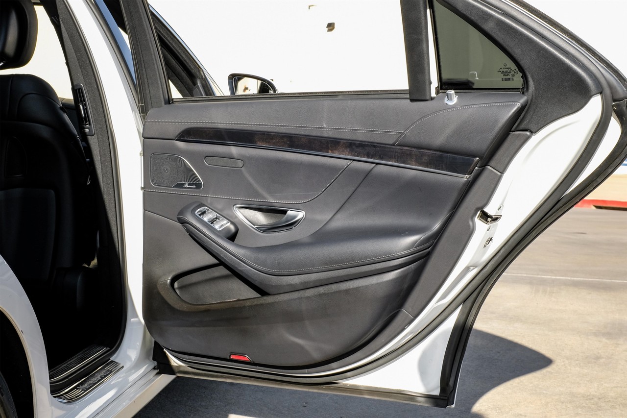 Mercedes-Benz S-Class Vehicle Main Gallery Image 45