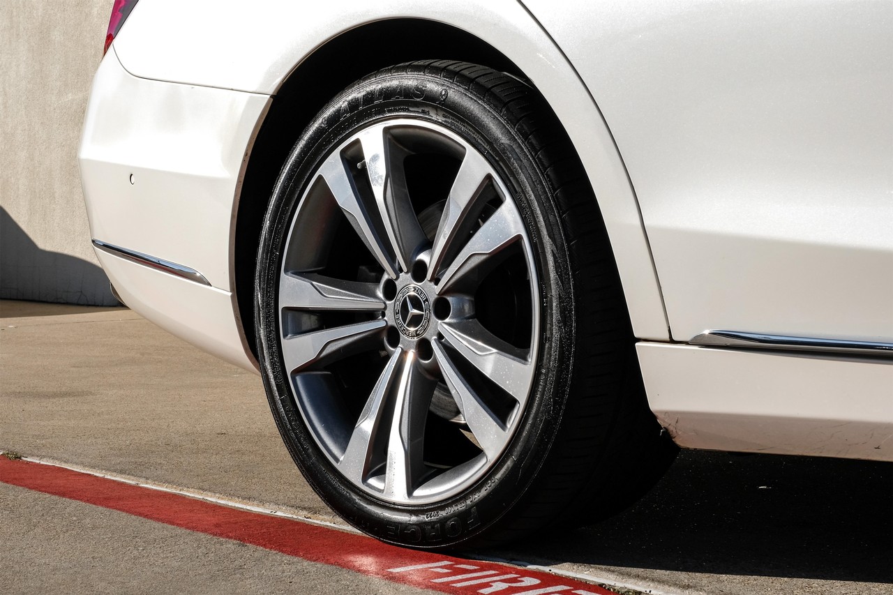 Mercedes-Benz S-Class Vehicle Main Gallery Image 50