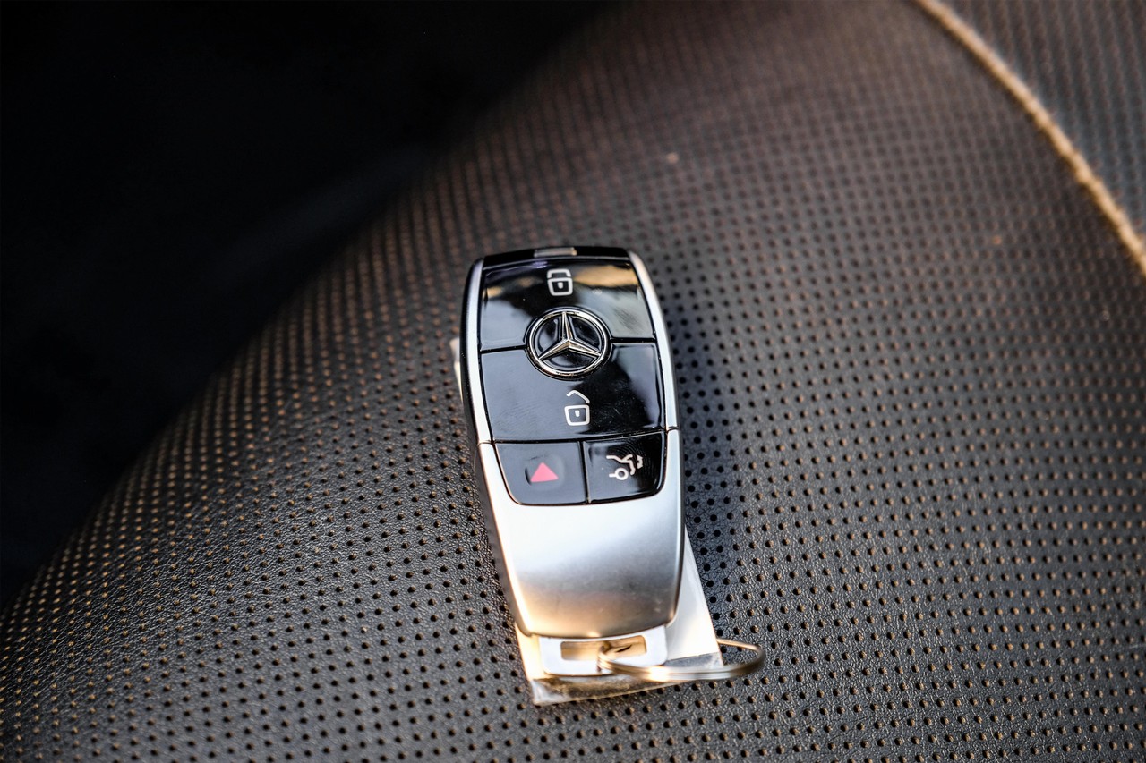 Mercedes-Benz S-Class Vehicle Main Gallery Image 54