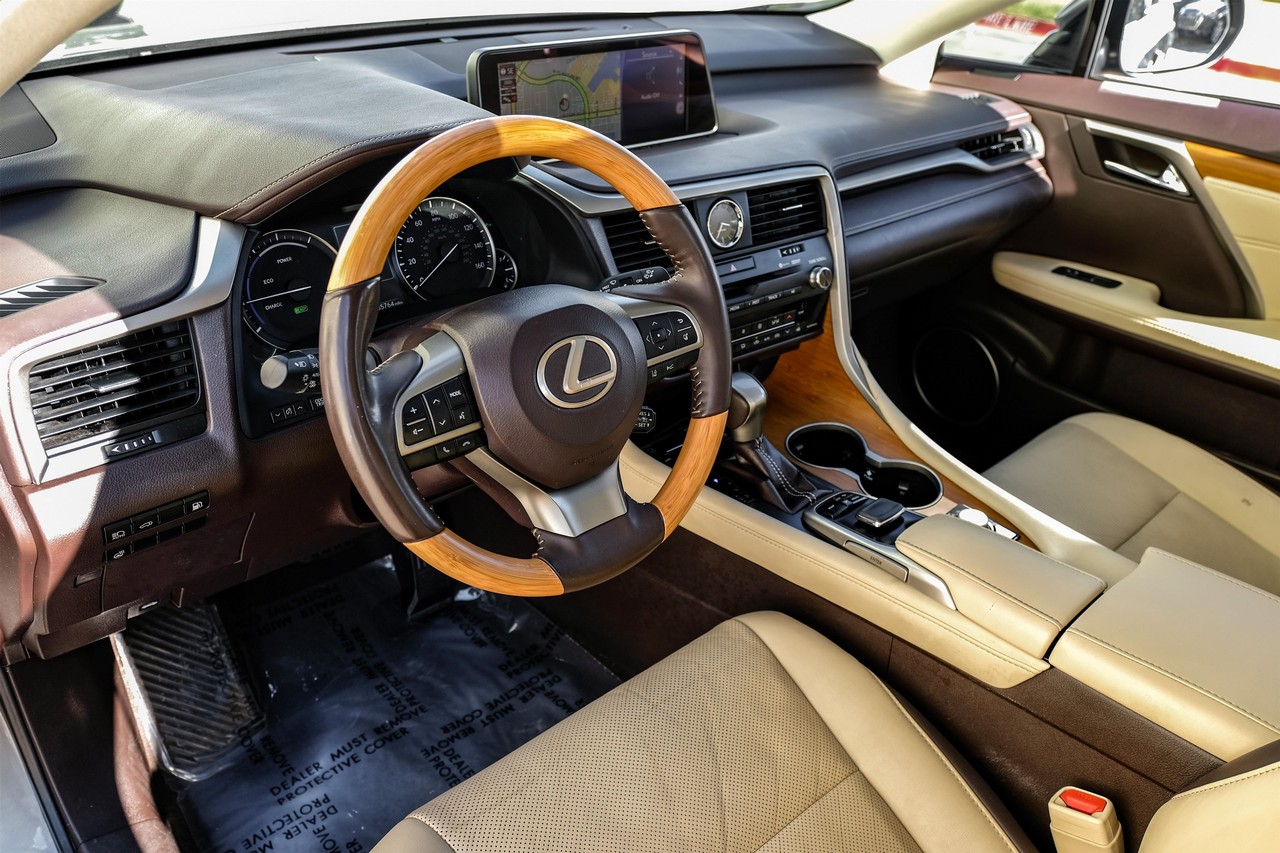 Lexus RX Vehicle Main Gallery Image 03