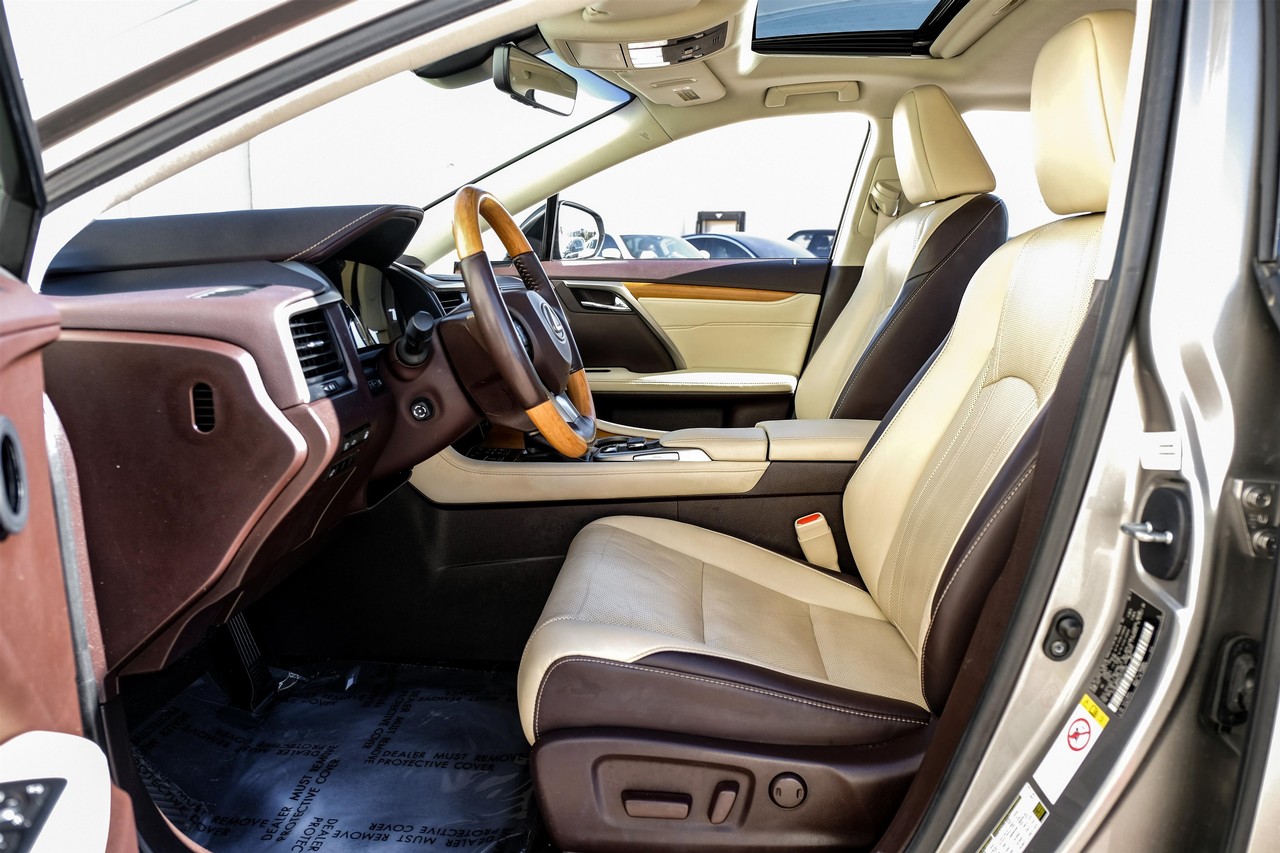 Lexus RX Vehicle Main Gallery Image 04