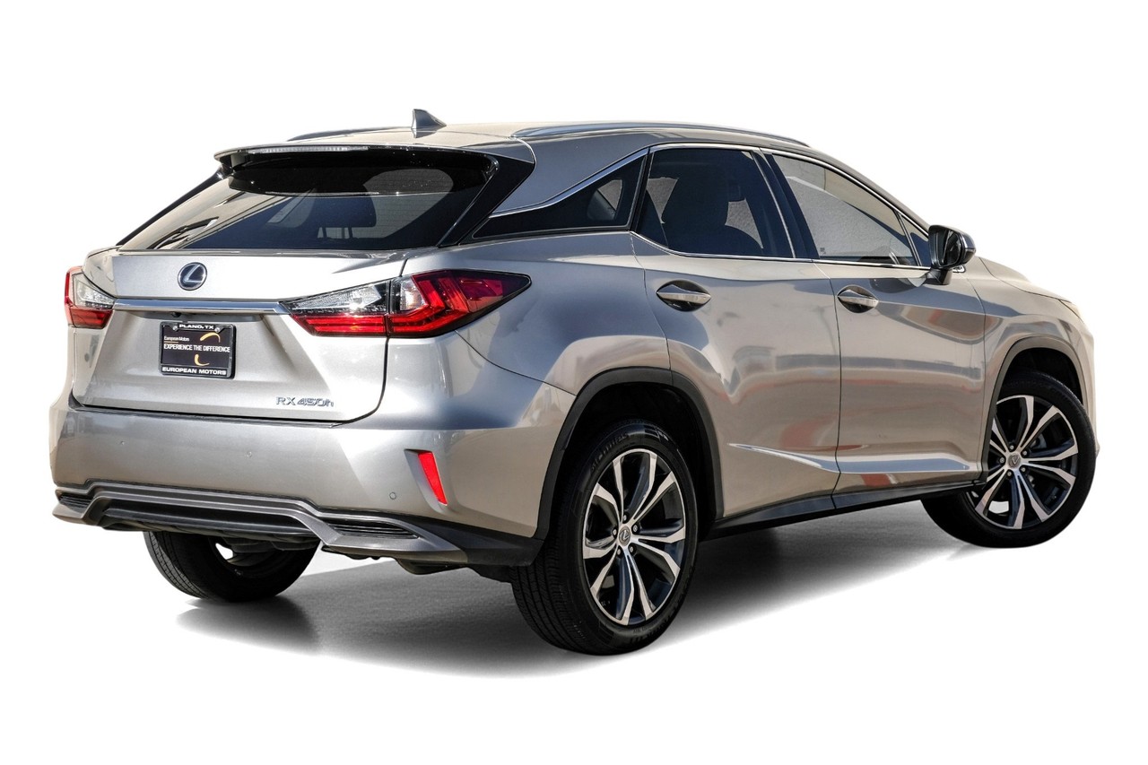 Lexus RX Vehicle Main Gallery Image 09