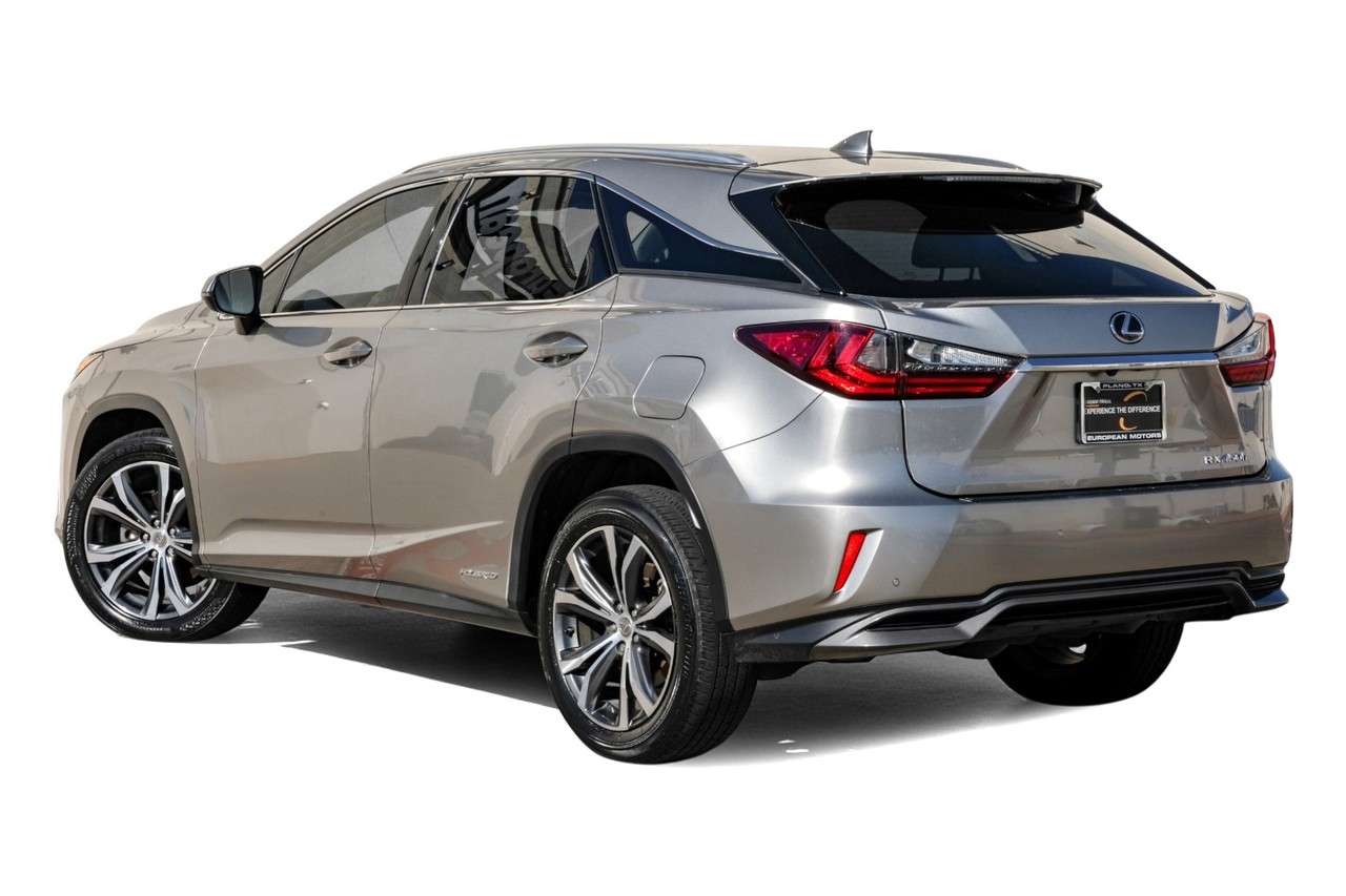 Lexus RX Vehicle Main Gallery Image 11