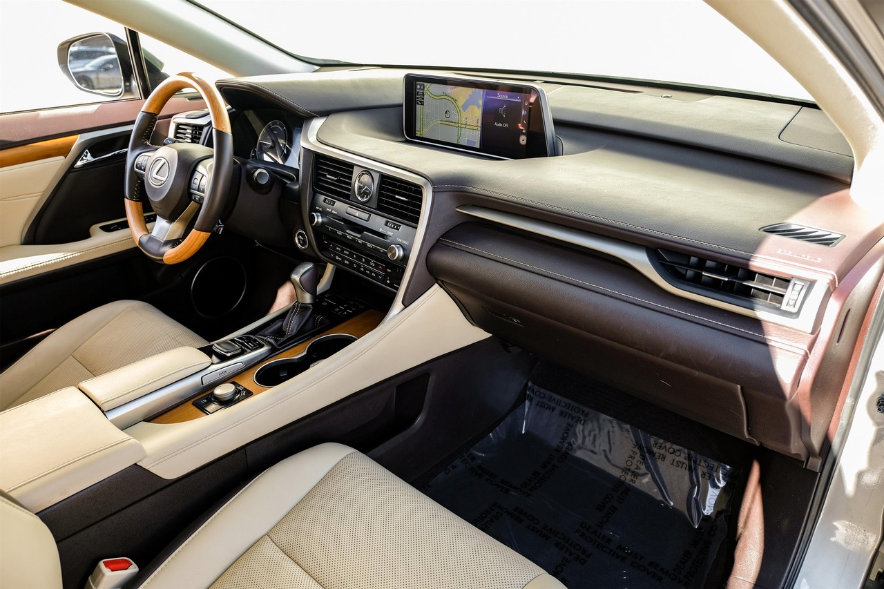 Lexus RX Vehicle Main Gallery Image 13