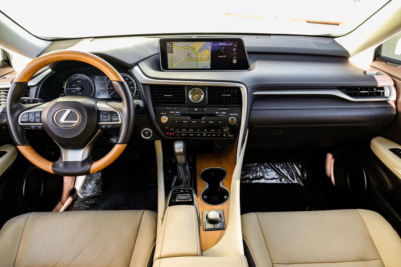 Lexus RX Vehicle Main Gallery Image 15