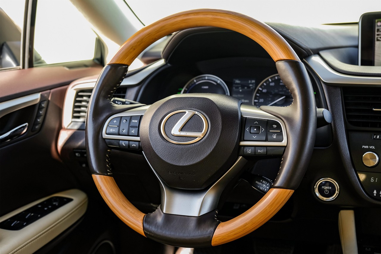 Lexus RX Vehicle Main Gallery Image 17