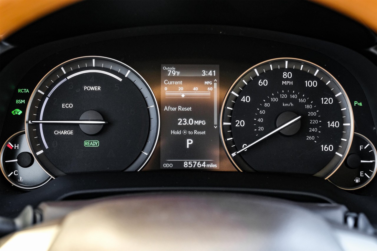 Lexus RX Vehicle Main Gallery Image 20