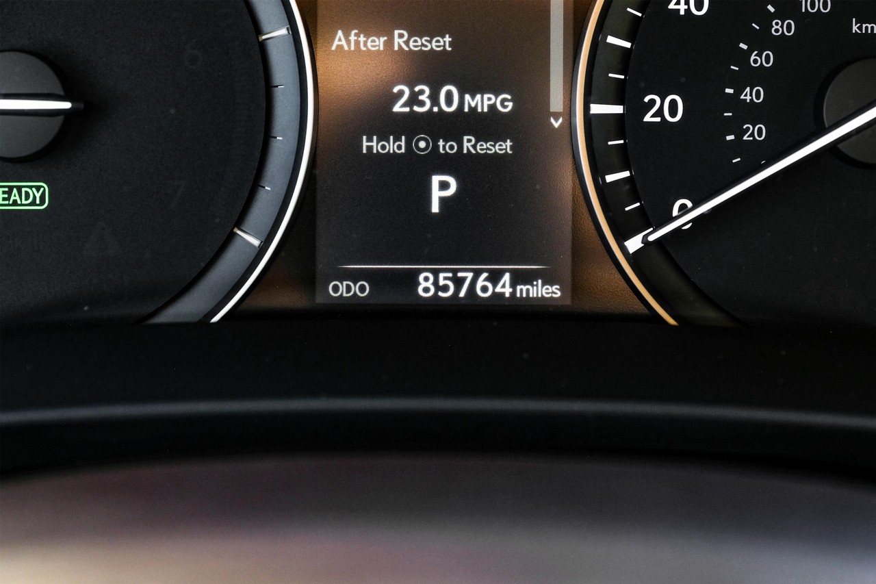 Lexus RX Vehicle Main Gallery Image 21