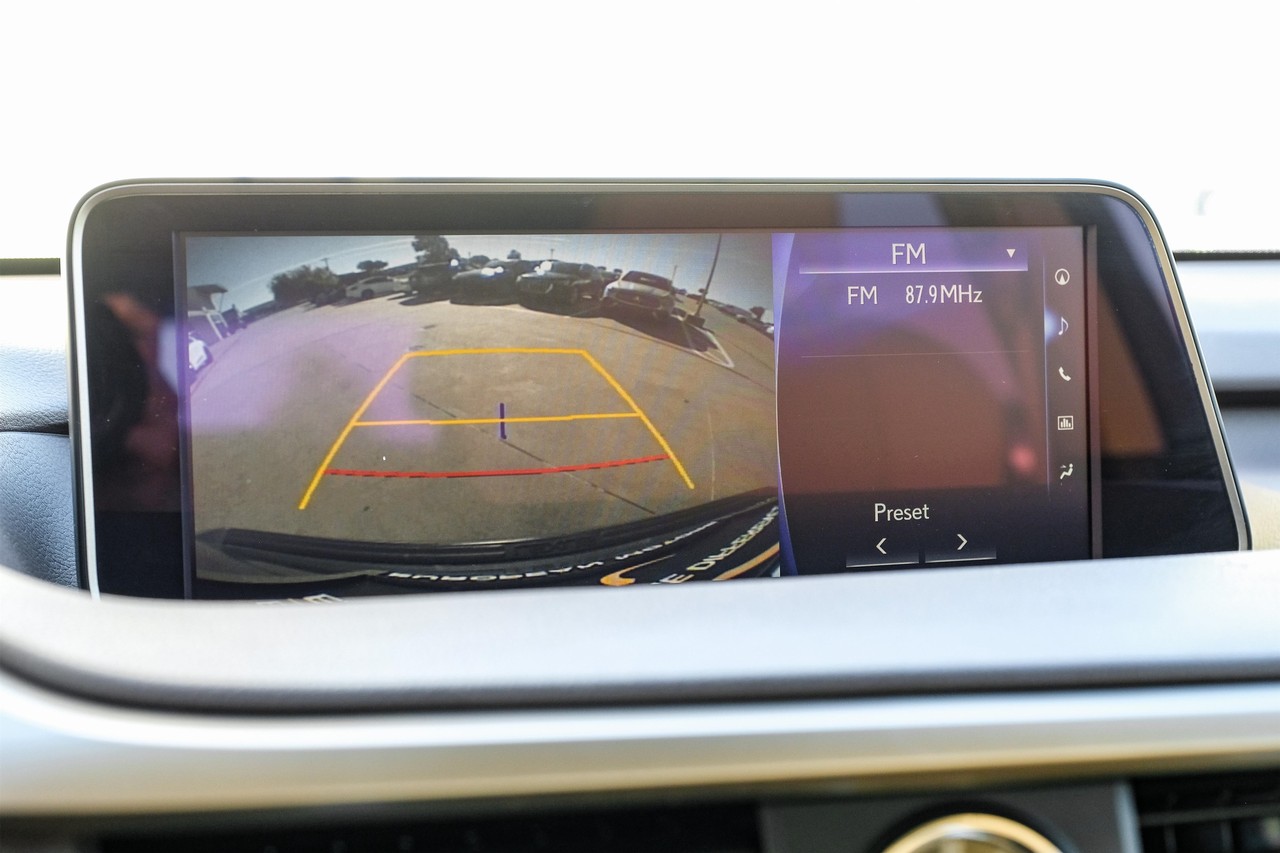 Lexus RX Vehicle Main Gallery Image 23