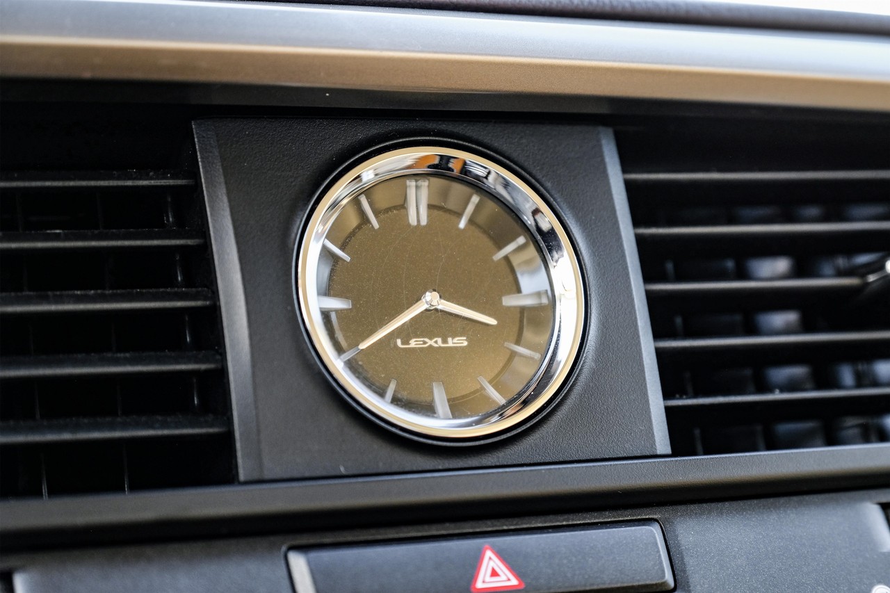 Lexus RX Vehicle Main Gallery Image 27